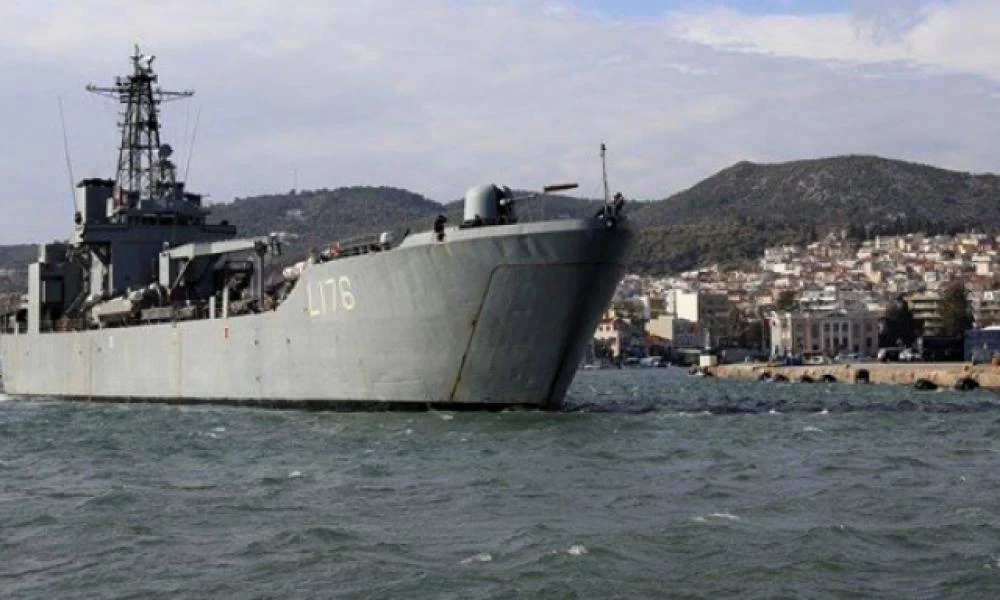 Οχηματαγωγό του Πολεμικού Ναυτικού στη γραμμή Ωρωπός - Ερέτρια